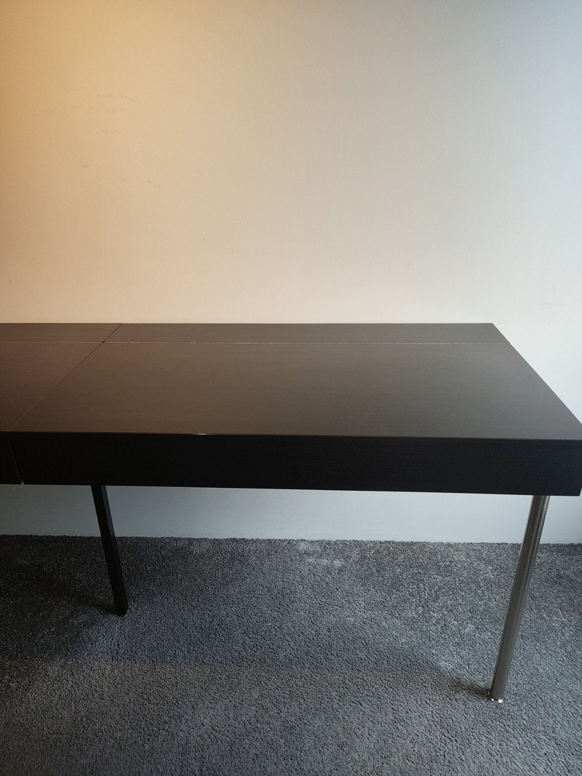 Modern Zwart Bureau met Opbergruimte en Kabelgoot, Zwart, Gebruikt, Spaanplaat of MDF, Ophalen of Verzenden