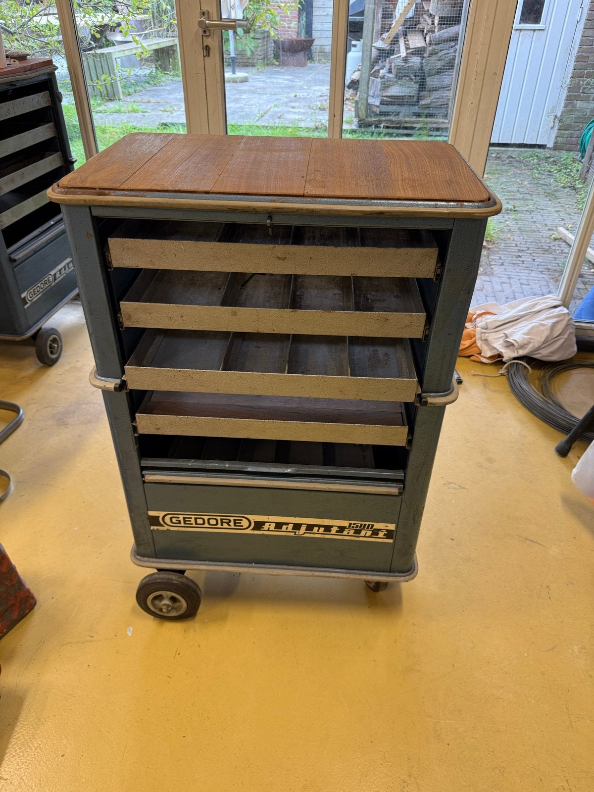 Drie stuks Gedore gereedschapswagen met houten blad, Ophalen, Gebruikt, Gereedschapsopslag, Gedore