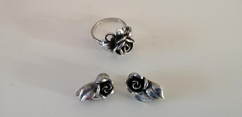 zilveren ring roos decoratie met oorbellen (clip), Gebruikt, Ophalen of Verzenden, 17 tot 18, Dame
