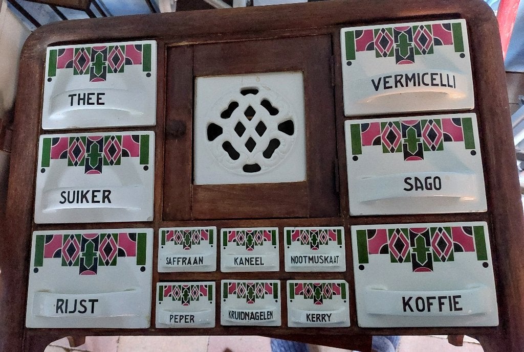 Antiek kruidenrek, Ophalen