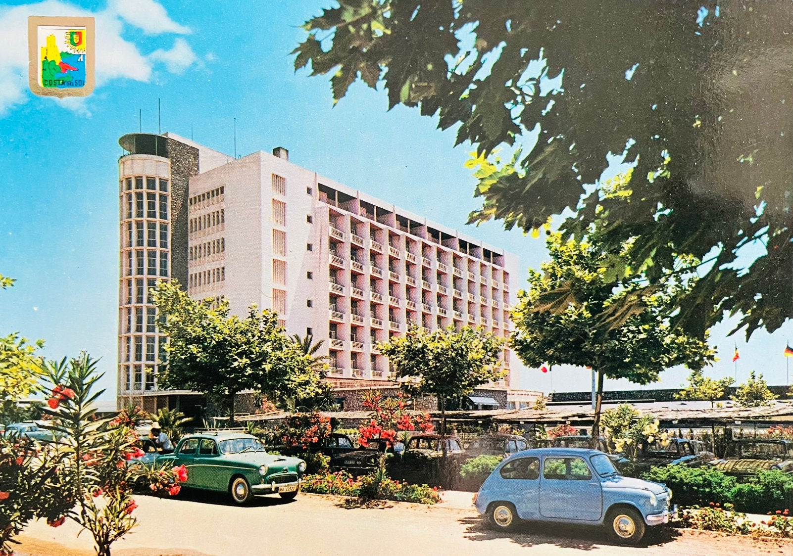 Ansichtkaart met auto Fiat 600 in Torremolinos Spanje, Ophalen of Verzenden, 1960 tot 1980, Ongelopen, Voertuig