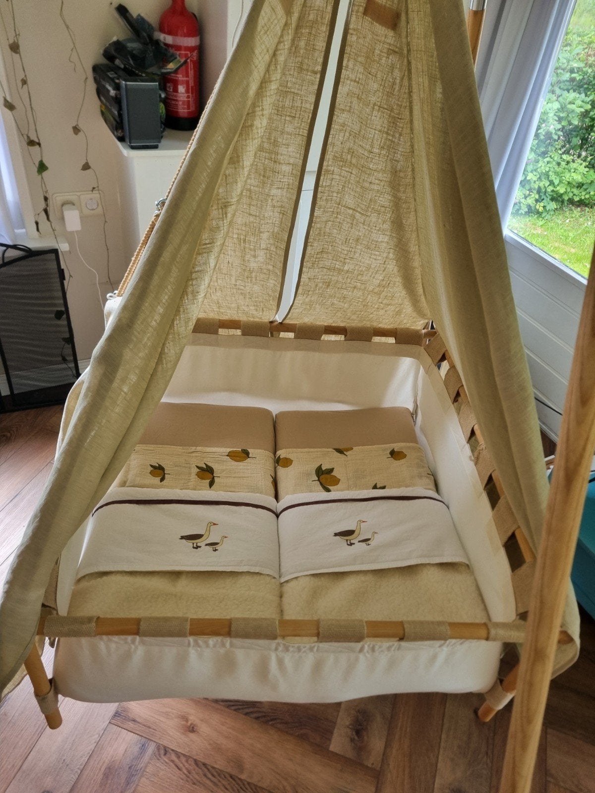 Tweelingwieg Hussh Cradles Moon Boon motor, Kinderen en Baby's, Babywiegjes en Ledikanten, Ophalen, Gebruikt