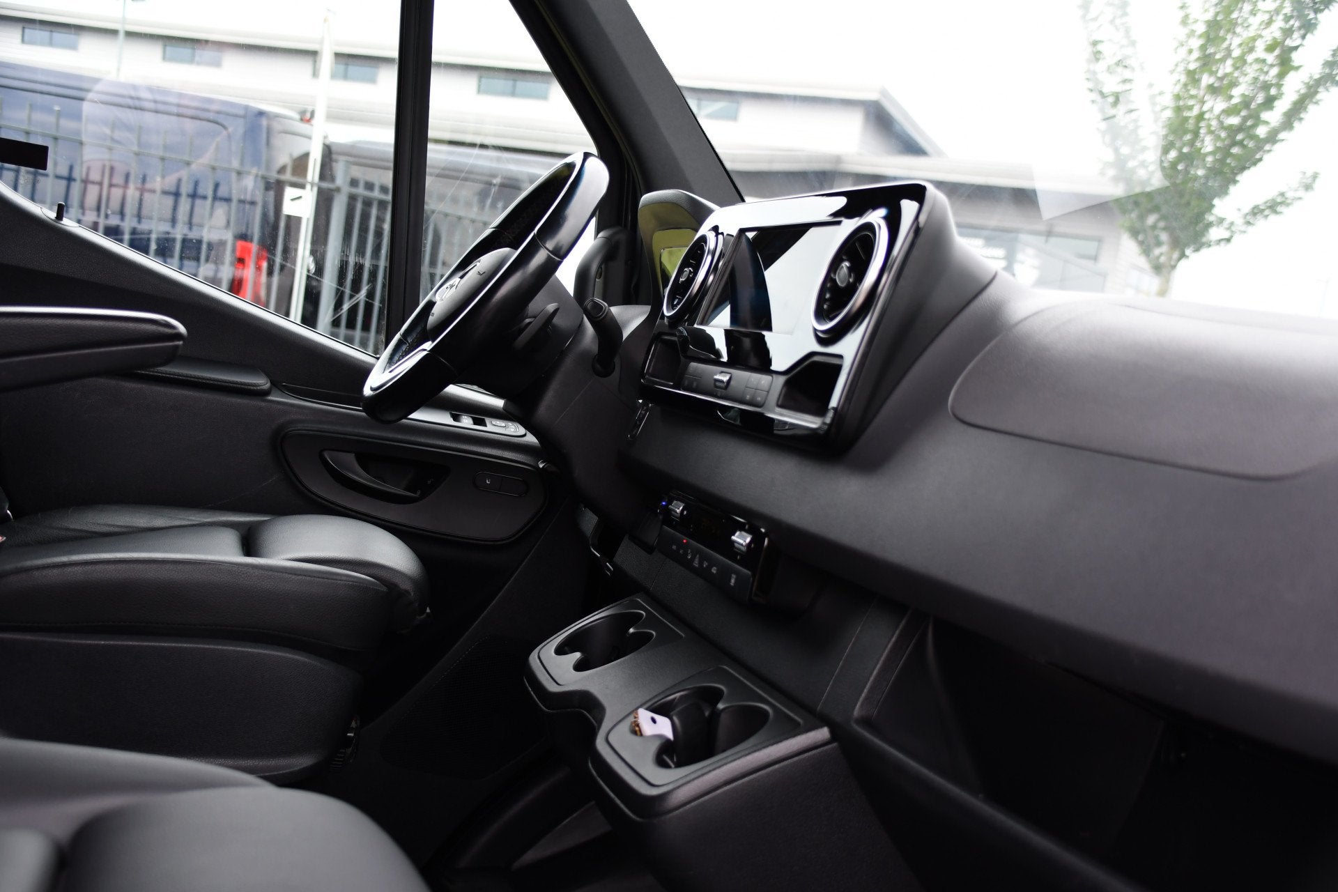 Mercedes-Benz Sprinter 319 V6 3.0 CDI L2H1 Black Edition FUL, Automaat, Achterwielaandrijving, Gebruikt, 190 pk