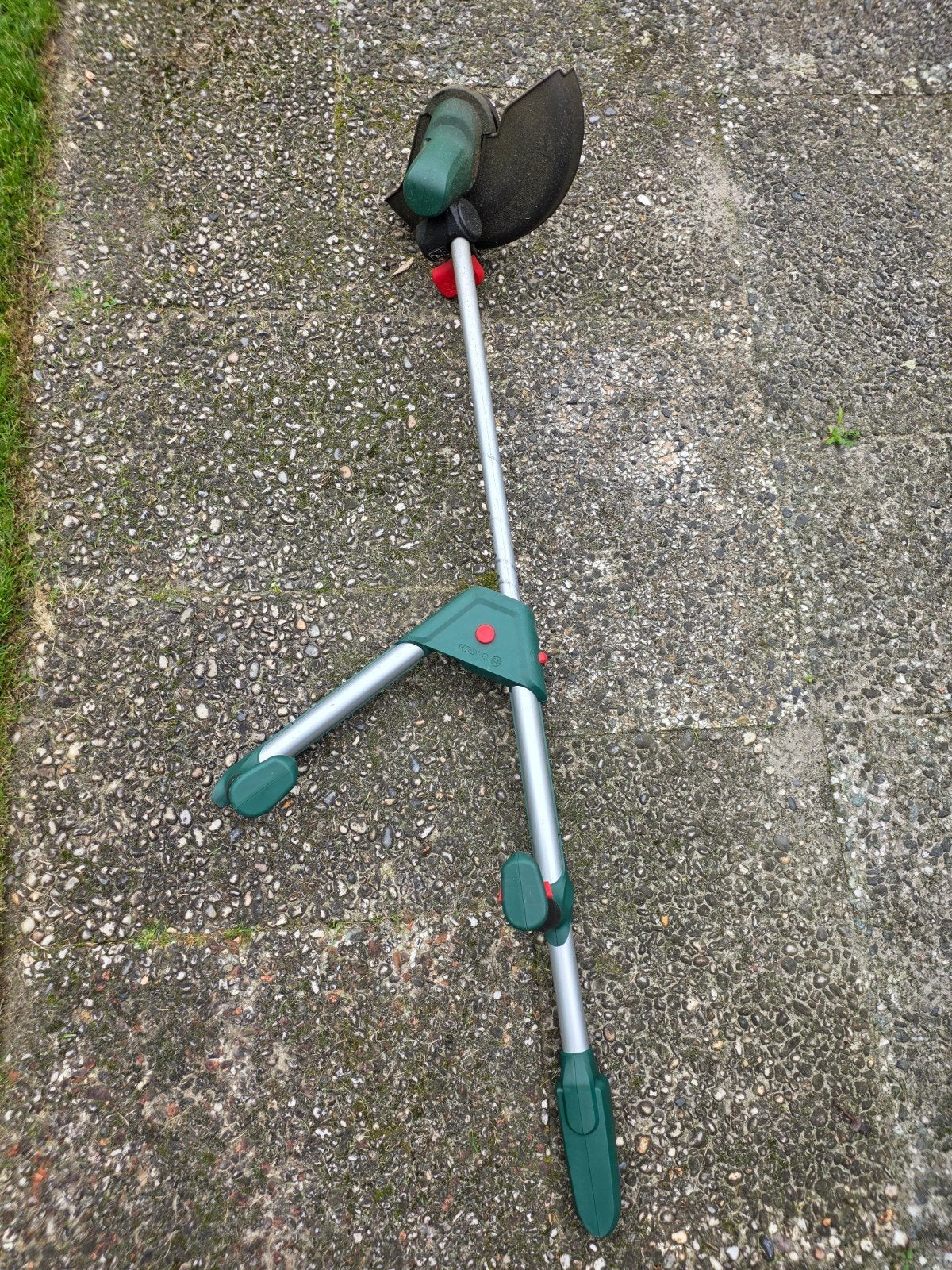 Bosch UniversalGrassCut 18V-26 - grastrimmer, Ophalen, Gebruikt, 10 tot 30 cm, Bosch