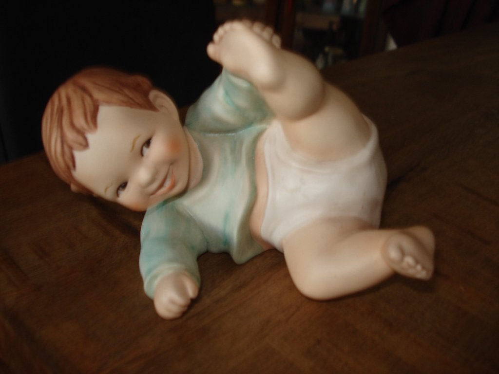 HUMMEL BABY VAN GOEBEL, Verzamelen, Beelden en Beeldjes, Ophalen of Verzenden, Zo goed als nieuw, Hummel