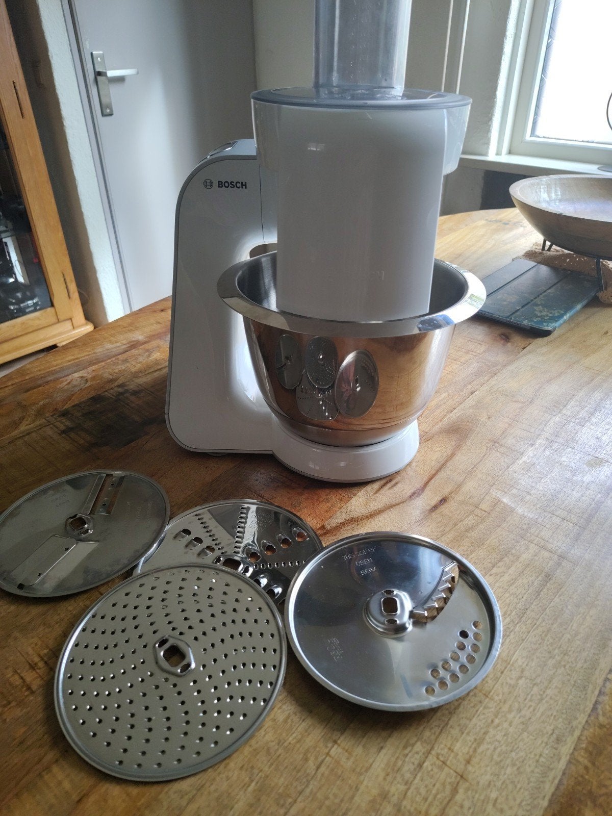 Bosch Keukenmachine met diverse accessoires, Witgoed en Apparatuur, 3 tot 4 liter, Ophalen, Zo goed als nieuw, 3 snelheden of meer