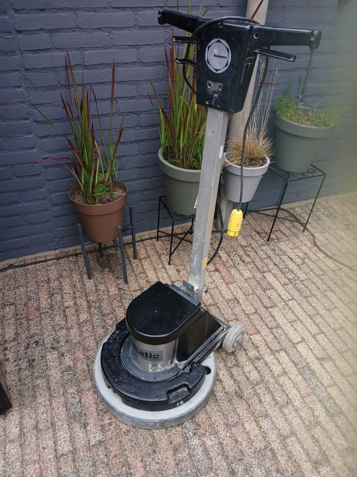 Numatic vloeren schuurmachine boenmachine, Ophalen, 1200 watt of meer