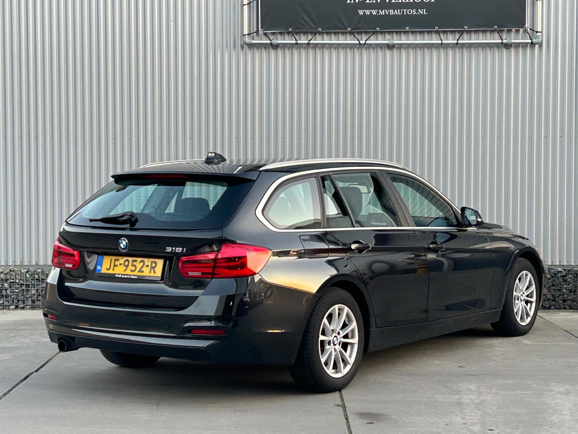 BMW 3-serie Touring 318i Essential, Navi, Clima, Cruise, NAP, Auto's, Gebruikt, 1445 kg, Zwart, Origineel Nederlands