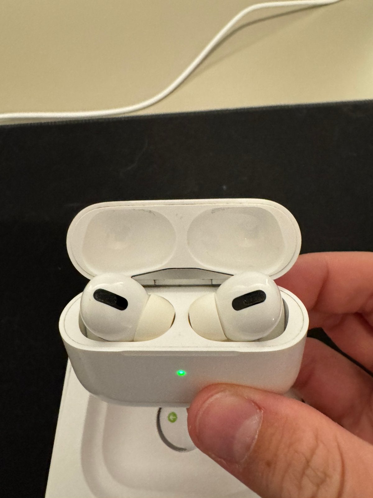 Airpods pro 2, Telecommunicatie, Mobiele telefoons | Oordopjes, Gebruikt, Ophalen of Verzenden, In oorschelp (earbud), Wit