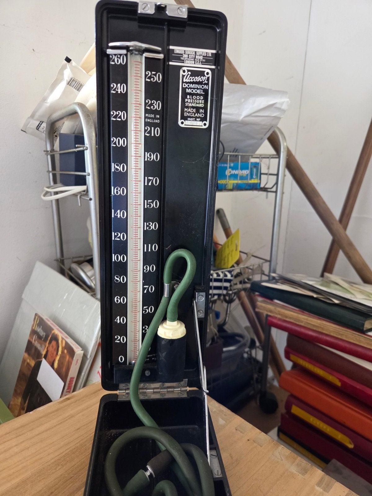 Antieke bloeddrukmeter in bakeliet doos, Ophalen of Verzenden