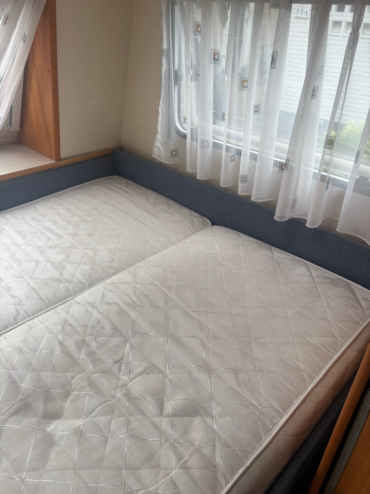 2 gebruikte caravan matrassen - 200x65x20 cm, Ophalen, Gebruikt