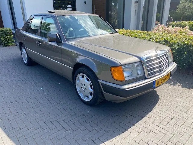 Mercedes-Benz 200-500 (W124), Auto's, Stof, Gebruikt, 4 cilinders, Bedrijf