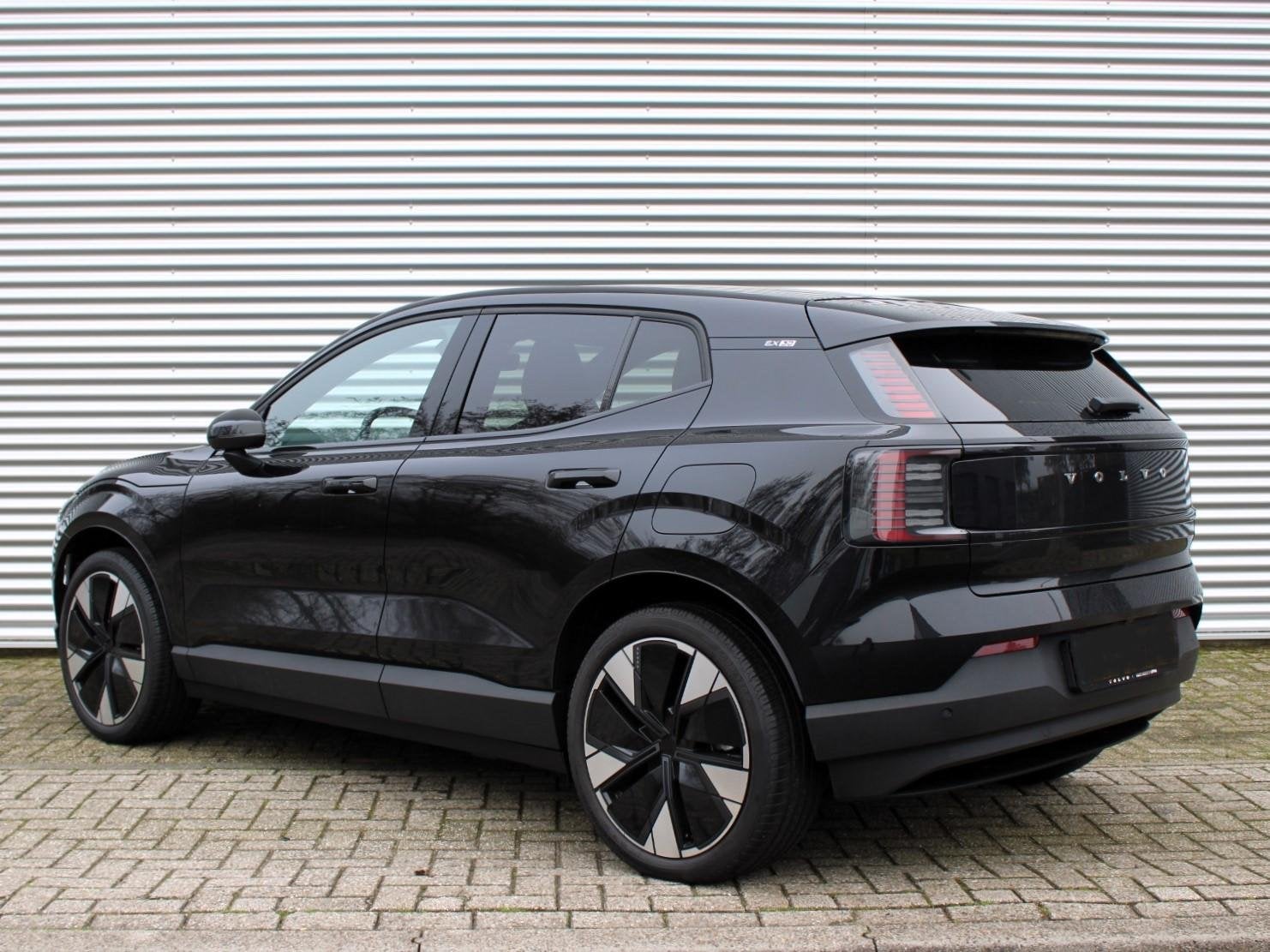Volvo EX30 Single Motor Extended Range Plus Europa Black Edi, Auto's, Automaat, 476 km, Achterwielaandrijving, Gebruikt