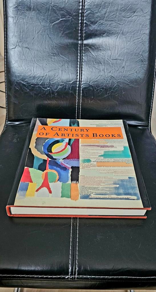 A Century of Artists Books - MoMA New York, Boeken, Ophalen of Verzenden, Zo goed als nieuw, Overige onderwerpen, Riva Castleman