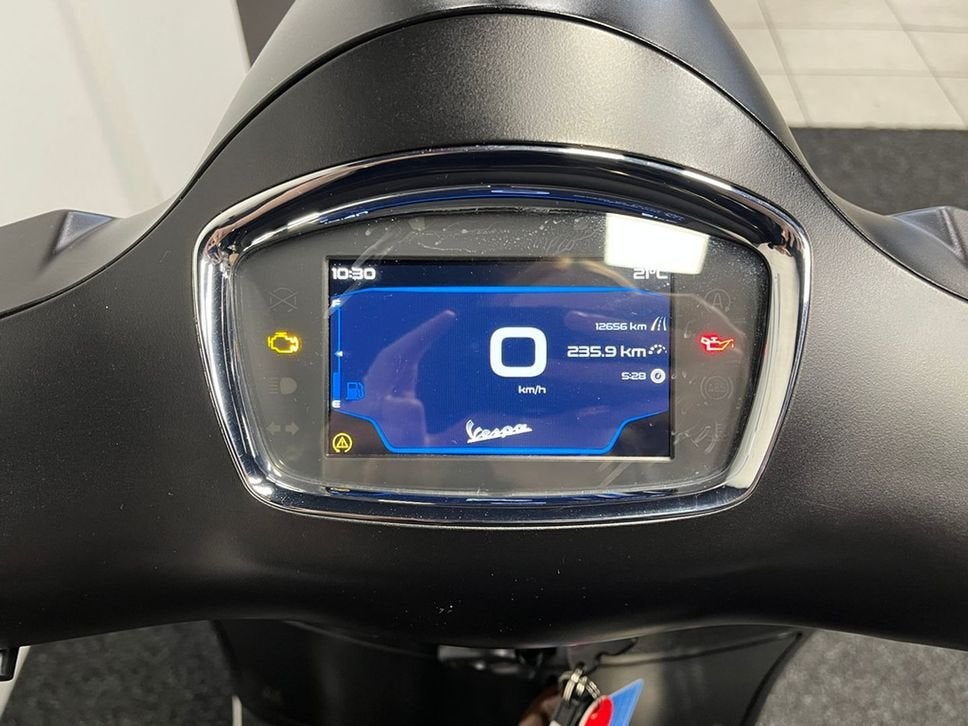 ⭐️⭐️Vespa GTS SUPER TECH 300 HPE (bj 2022)⭐️⭐️, Scooter, 300 cc, Bedrijf, Onbekend