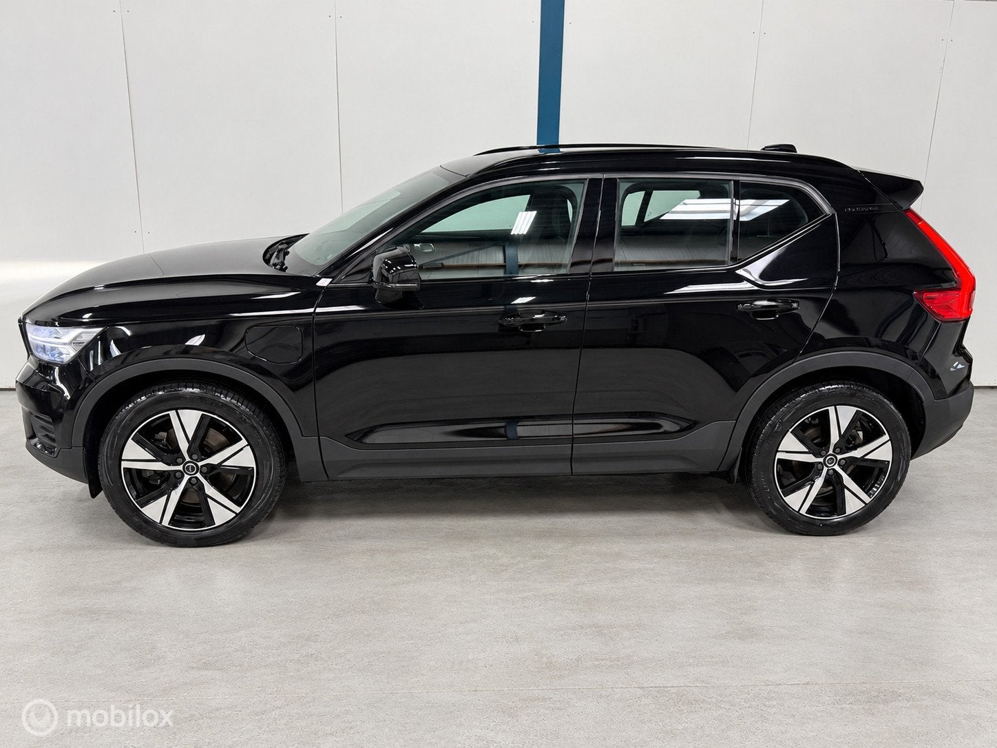 Volvo XC40 1.5 T5 Plug-in hybrid Plus Dark TREKHAAK, Gebruikt, Verwarmde buitenspiegels, Zwart, Bedrijf