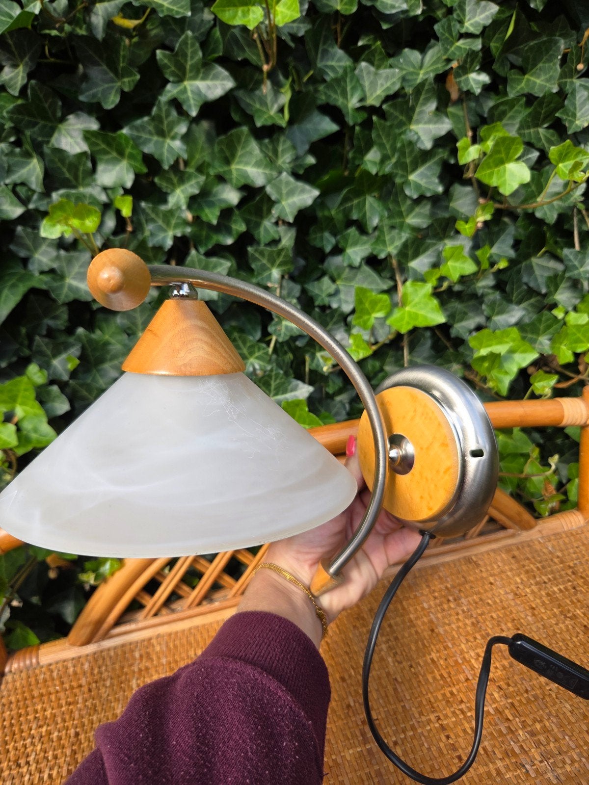 Massive wandlamp '90 met houten accenten en glazen kap, Huis en Inrichting, Gebruikt, Met schakelaar, Glas, E27 (groot)