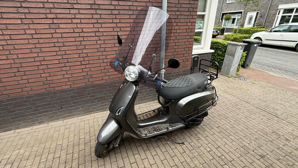 GTS Toscane Scooter 35 km/u - Bouwjaar 2022, Fietsen en Brommers, Scooters | Overige merken, Ophalen, Gebruikt, Benzine, Maximaal 25 km/u