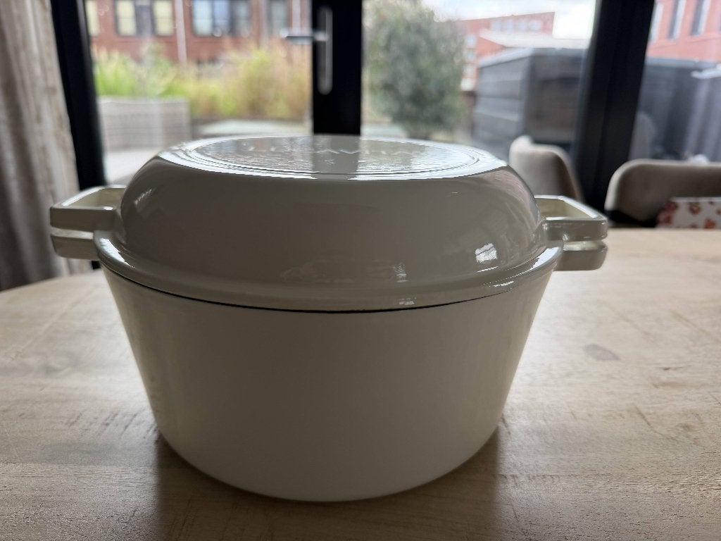 LUCAVITA Gietijzeren Emaille Braadpan met Deksel 26cm 5L, Ophalen of Verzenden, Gietijzer