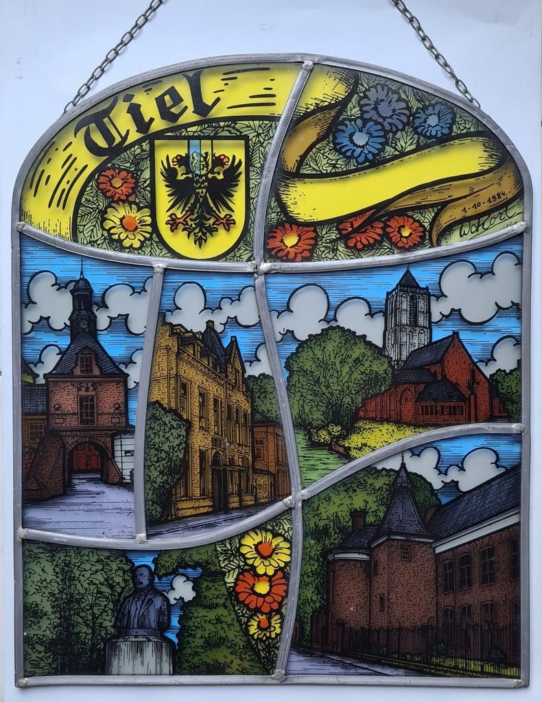 Raamhanger glas in lood met gebouwen en wapen van Tiel, Antiek en Kunst, Antiek | Glas en Kristal, Ophalen of Verzenden