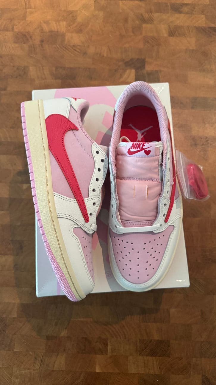 Nike Air Jordan 1 x Travis Scott Tropical Pink 38.5, Kleding | Dames, Nieuw, Ophalen of Verzenden, Sneakers of Gympen, Roze