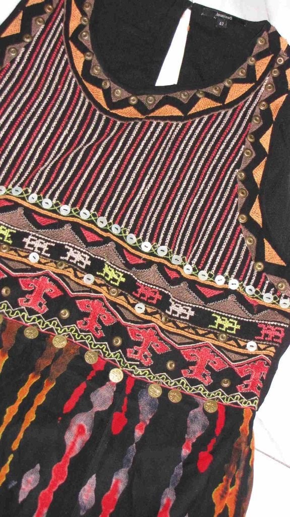 42 DESIGUAL jurk knoopjes, Ophalen of Verzenden, Zo goed als nieuw, Maat 42/44 (L), Boven de knie