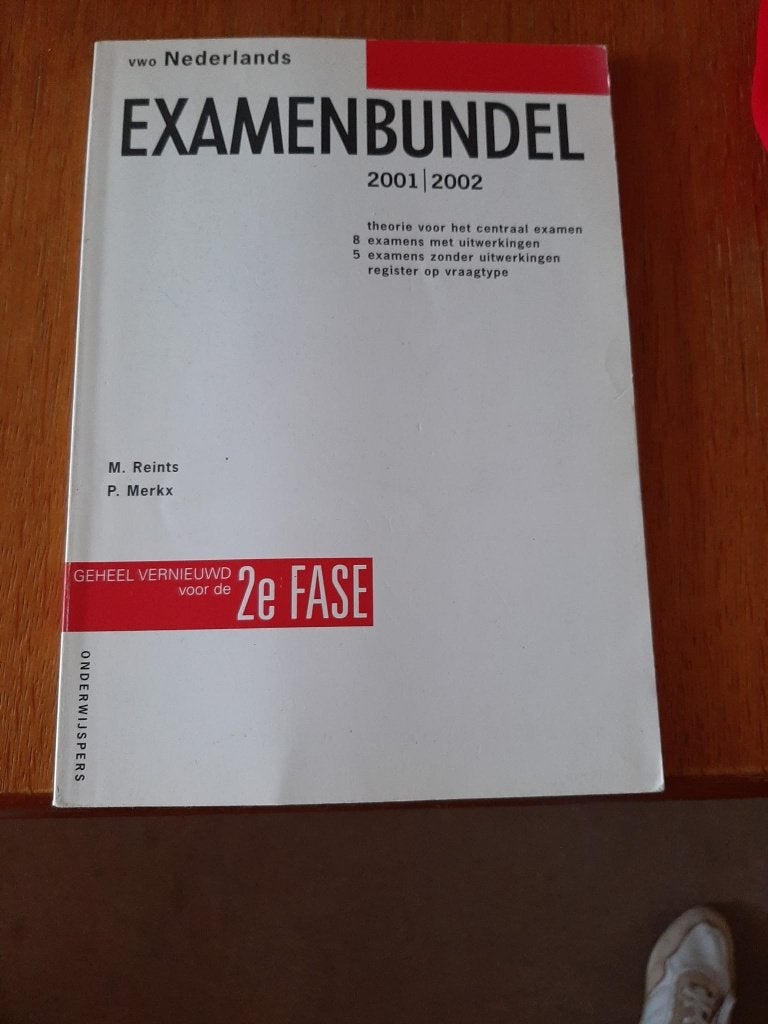 Vwo Nederlands Examenbundel 2E Fase (2001/2002), Ophalen of Verzenden, Zo goed als nieuw, VWO, Nederlands