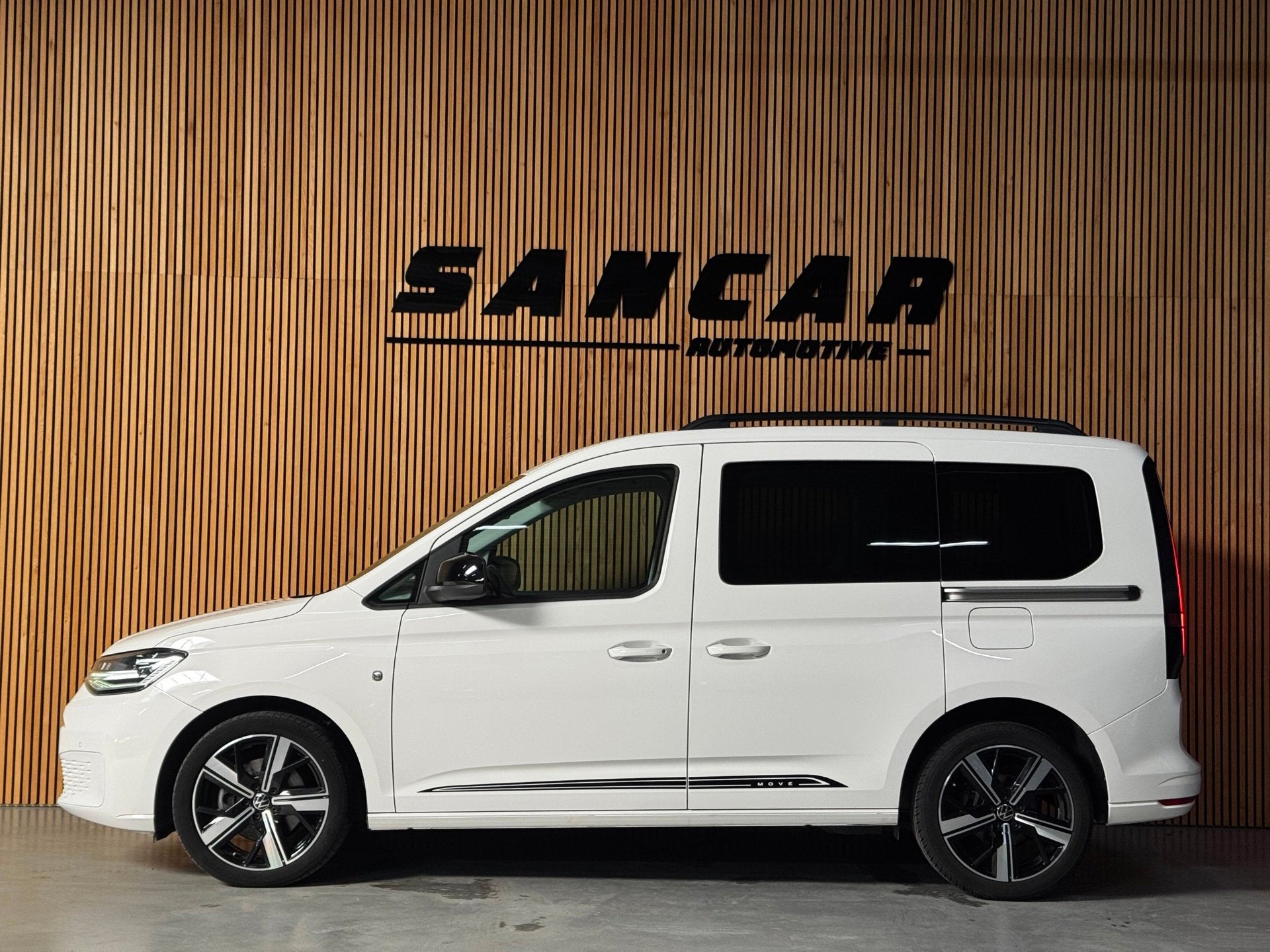 Volkswagen CADDY 1.5 TSI 5p PANO|TREKHAAK|VIRTUAL|CAMERA|FUL, Dealer onderhouden, 4 cilinders, Leder en Stof, Wit