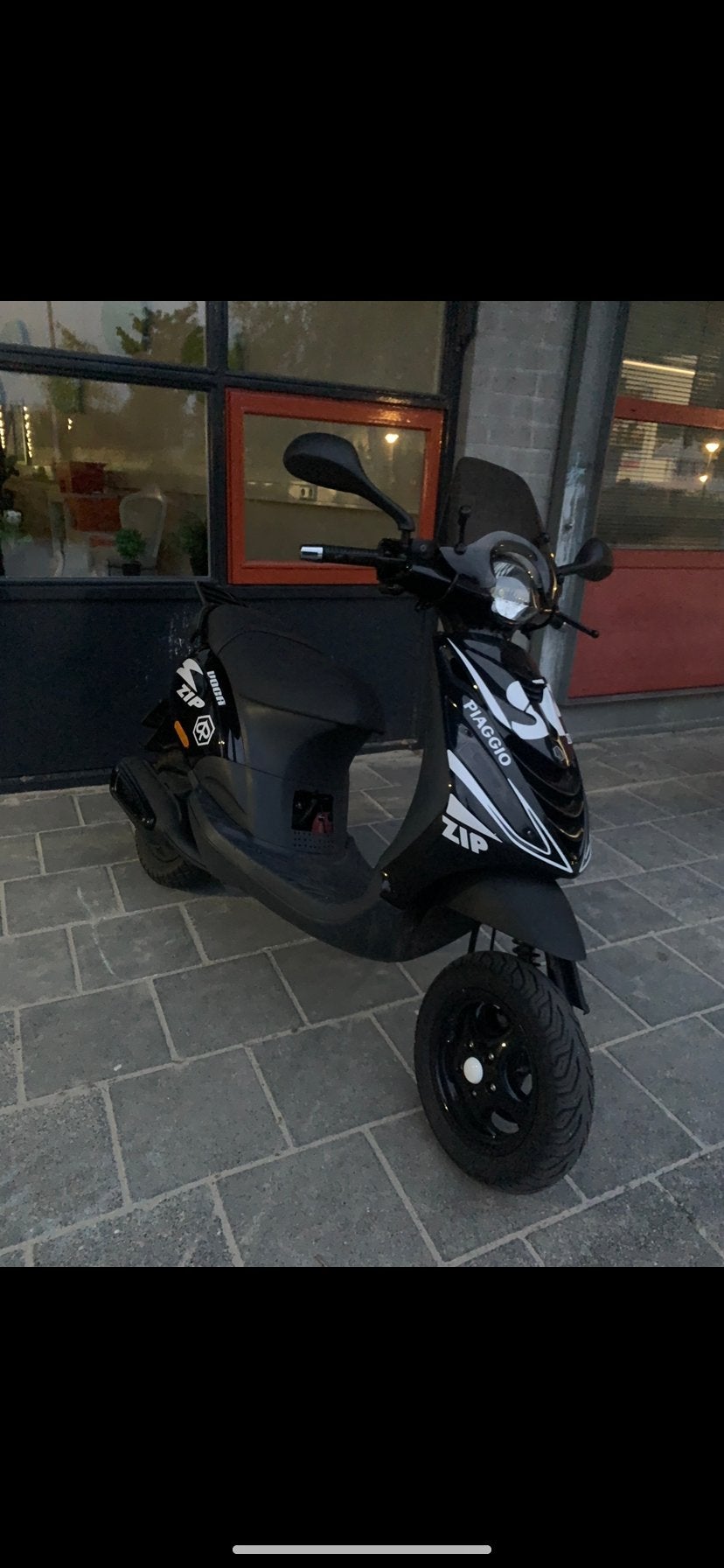 Piaggio Zip 180 brom - Zwart met Witte Details, Fietsen en Brommers, Scooters | Piaggio, Ophalen, Gebruikt, Maximaal 45 km/u, 180 cc