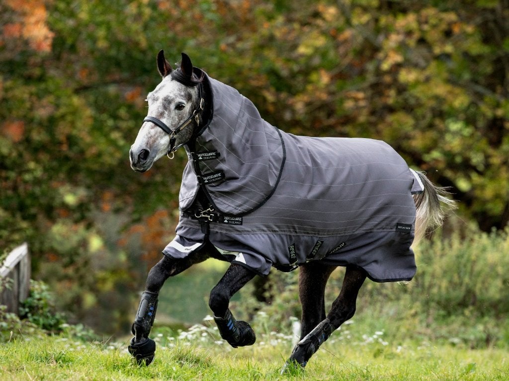 Amigo Bravo 12 Reflectech 100gr. incl. hals, 213 (7'0), 215, Dieren en Toebehoren, Paarden en Pony's | Dekens en Dekjes, Nieuw