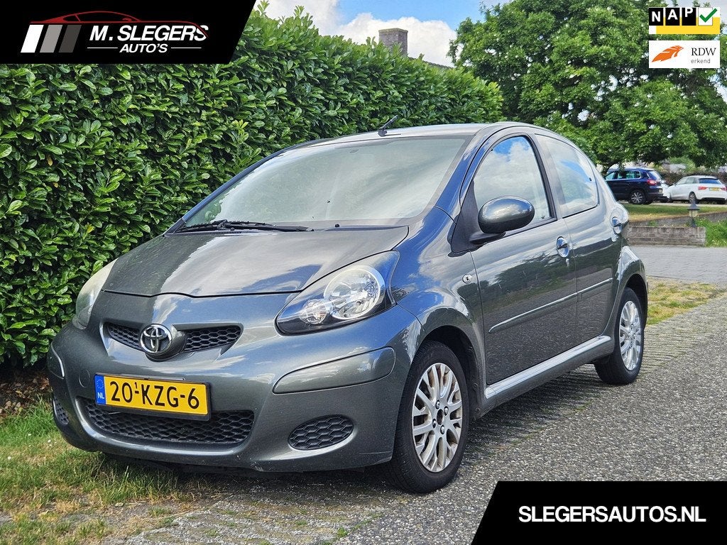 Toyota Aygo 1.0-12V Aspiration Green*Airco*Leder*NAP, Auto's, Toyota, Gebruikt, 4 stoelen, Alcantara, 68 pk