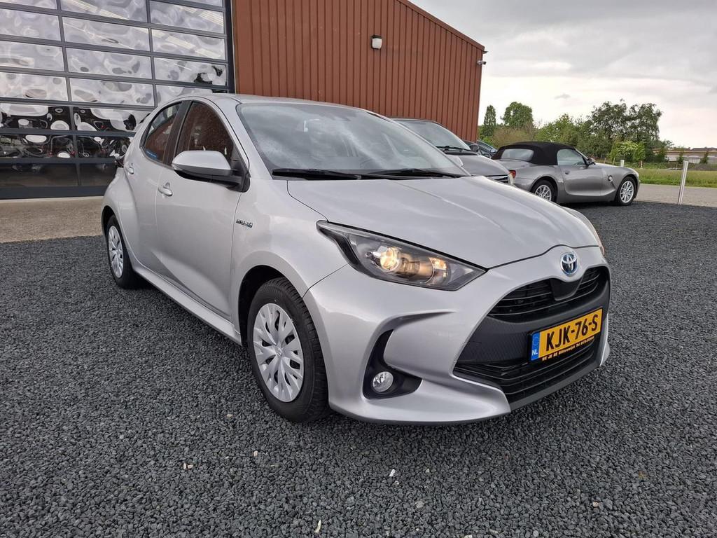 Toyota Yaris 1.5 HYBRID COMFORT (bj 2021, automaat), Auto's, Gebruikt, Zwart, Met garantie (alle), Bedrijf