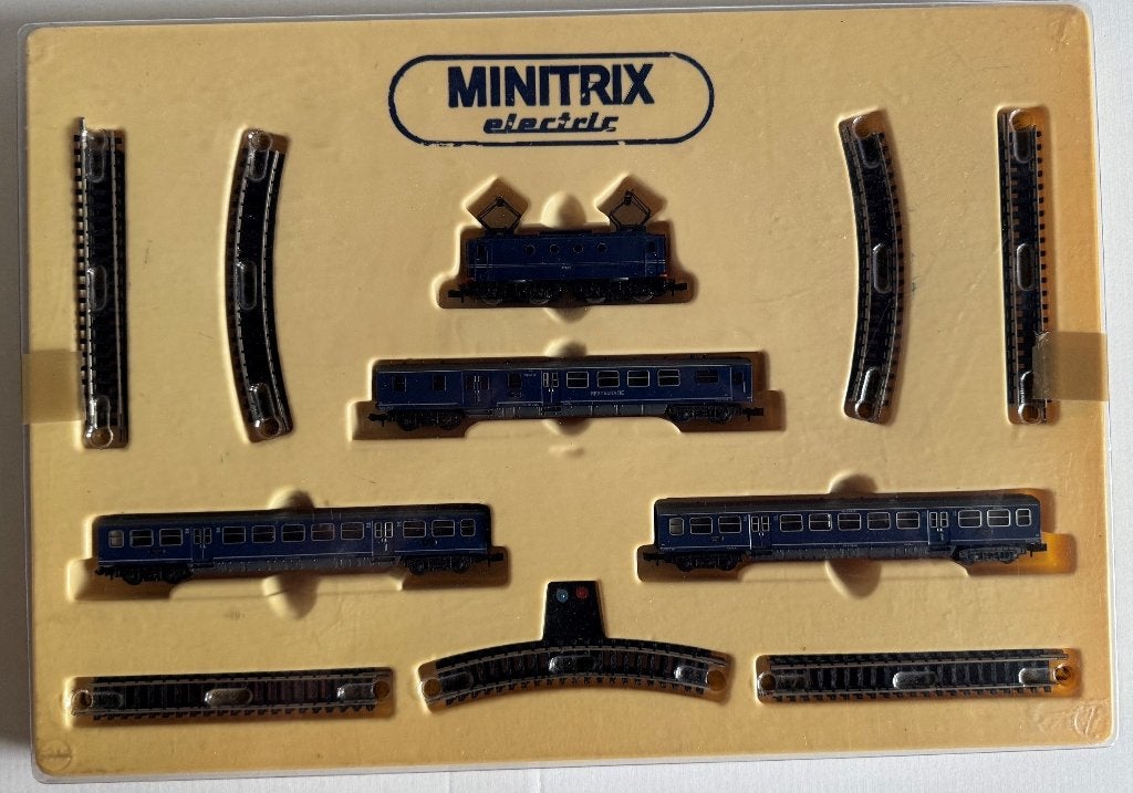 Minitrix set 1005 - NS 1150 + 3 personenrijtuigen Plan E, Gelijkstroom, Trix, Analoog, Ophalen of Verzenden