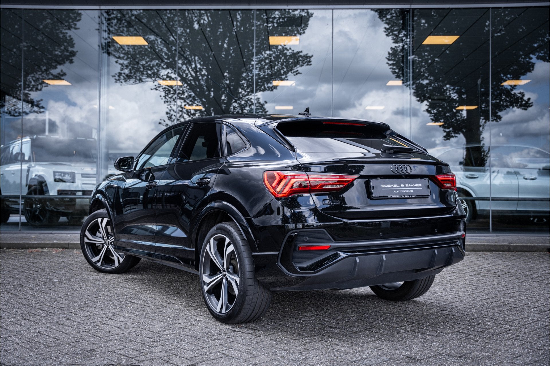 Audi Q3 Sportback 45 TFSI e S-line * Leder * LED * 20inch *, Gebruikt, Zwart, Zwart, Hybride Elektrisch/Benzine