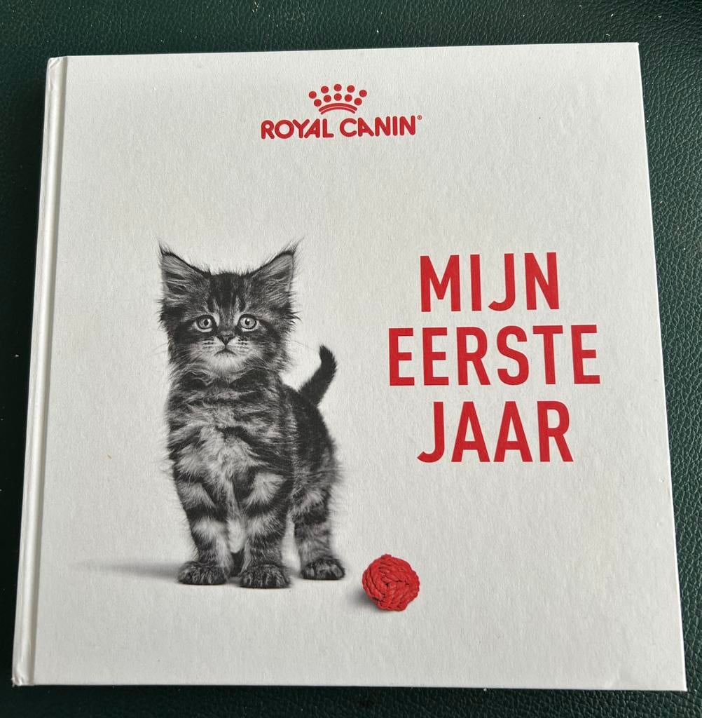 Mijn Eerste Jaar - Royal Canin Kitten Boek (Nieuw), Boeken, Ophalen of Verzenden, Nieuw, Katten