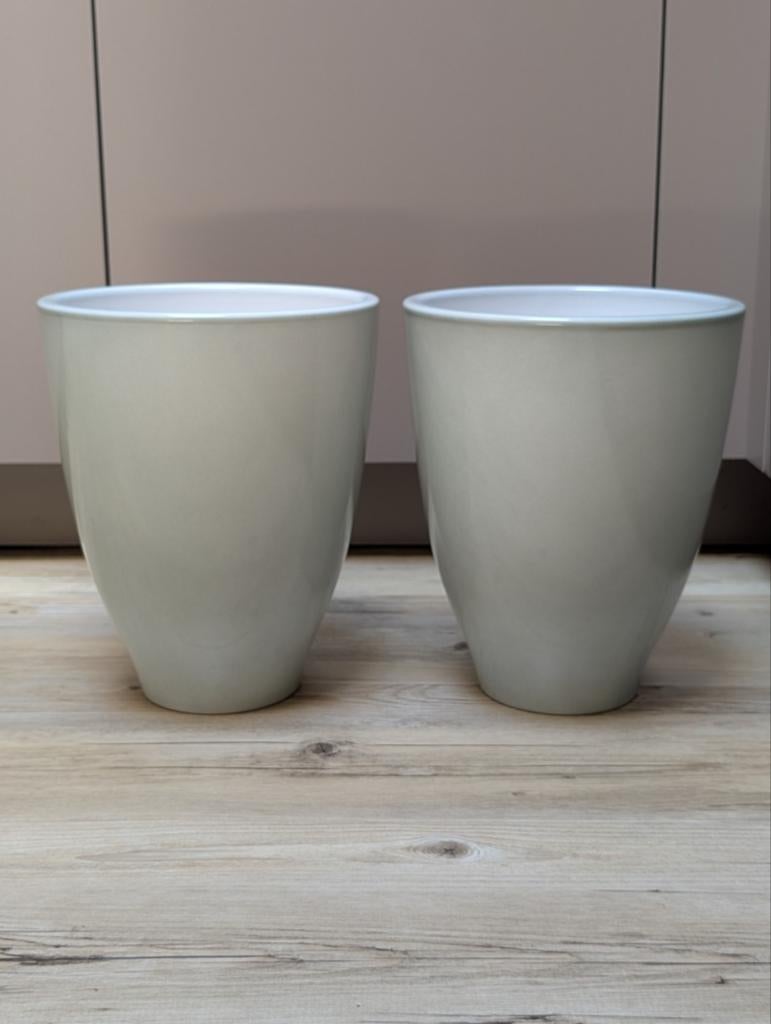 2 Grote bloempotten (30 cm hoog, misty green, voor binnen), Tuin en Terras, Bloempotten, Rond, Binnen, Zo goed als nieuw, Minder dan 40 cm