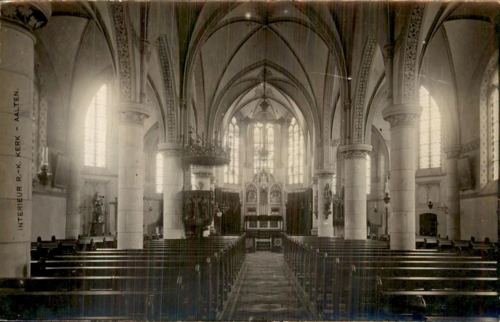 Aalten - R.-K. Kerk - Interieur, Verzamelen, Ansichtkaarten | Nederland, Ongelopen, Gelderland, 1920 tot 1940, Ophalen of Verzenden