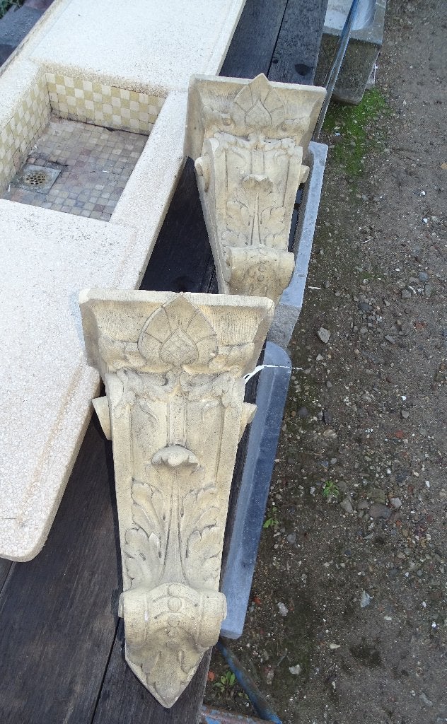 2 prachtige gipsen consoles uit frans kerkje, Ophalen
