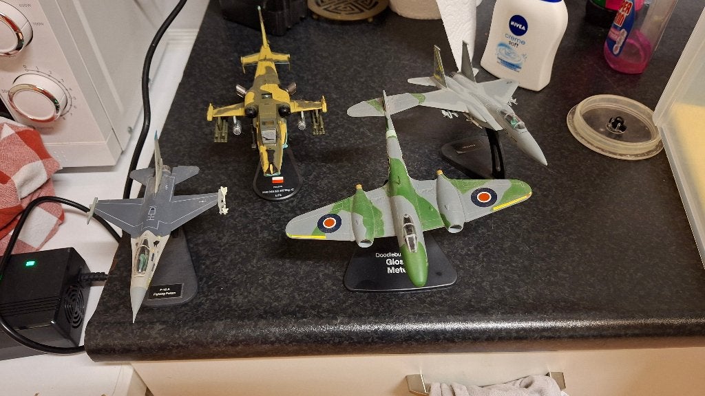Set van 6 Vliegtuigen, Ophalen of Verzenden, Zo goed als nieuw, Groter dan 1:72, Overige merken