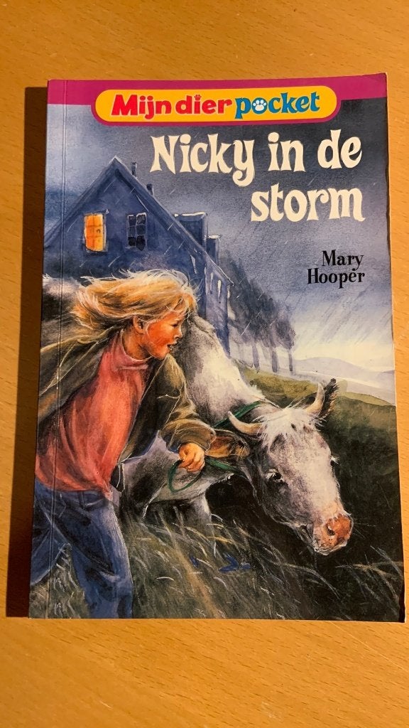 Nicky in de storm - Mary Hooper, Ophalen of Verzenden, Fictie algemeen