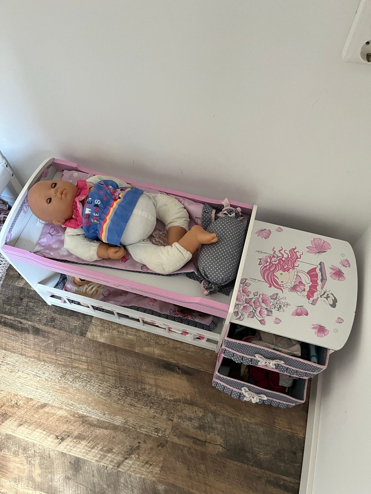 Poppenbed met lades zonder poppen, Ophalen, Zo goed als nieuw