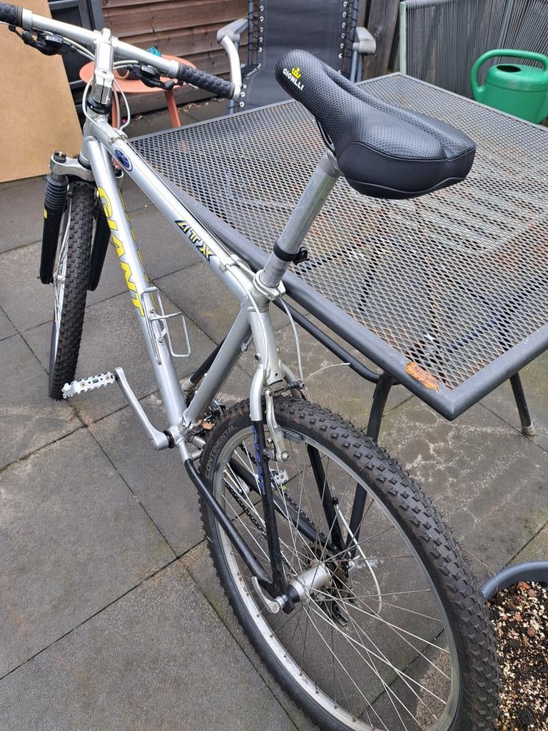 Mountainbike 2e hands met goede Pirelli banden, Fietsen en Brommers, Gebruikt, Hardtail, Velgrem, Giant
