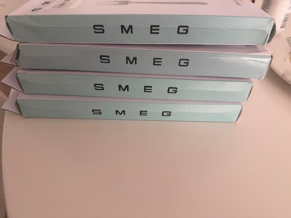 4 Nieuwe Smeg Besteksets - Dinner Cutlery 4-delig, Huis en Inrichting, Keuken | Bestek, Ophalen of Verzenden, Nieuw, Rvs of Chroom