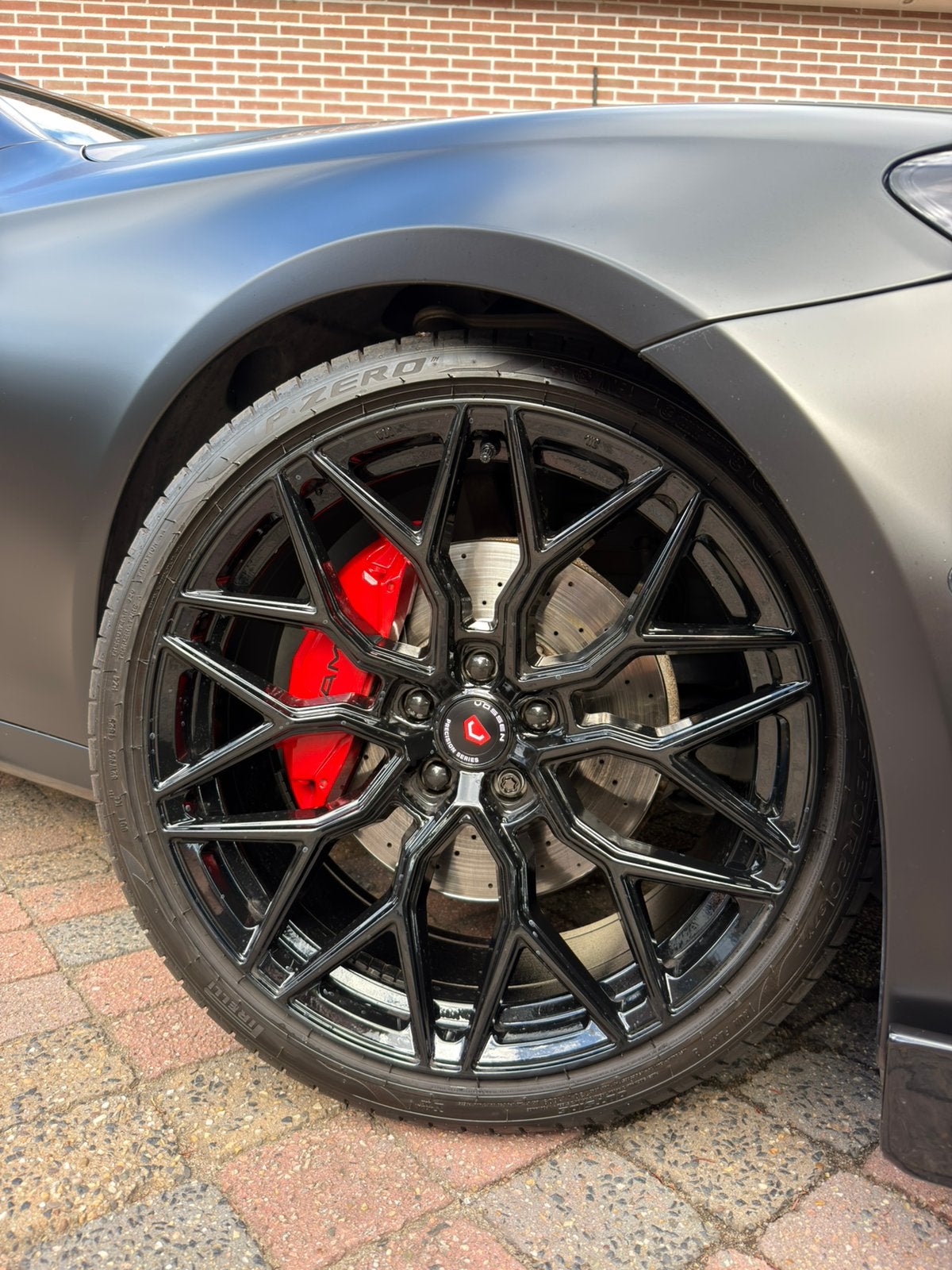 Foto 15 van Mercedes-Benz E 200 | BRABUS/AMG styling | MAT ZWART |
