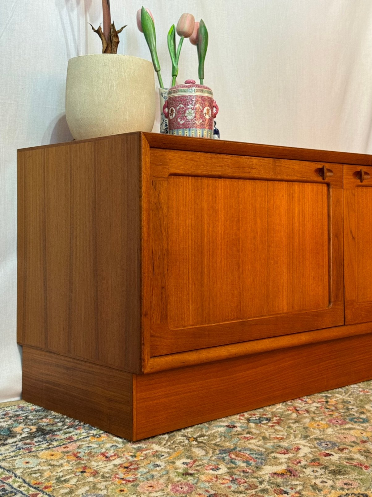 Vintage Teak Lowboard H.W. Klein voor Bramin Jaren 60, Ophalen, Met deur(en), 100 tot 150 cm, Teakhout