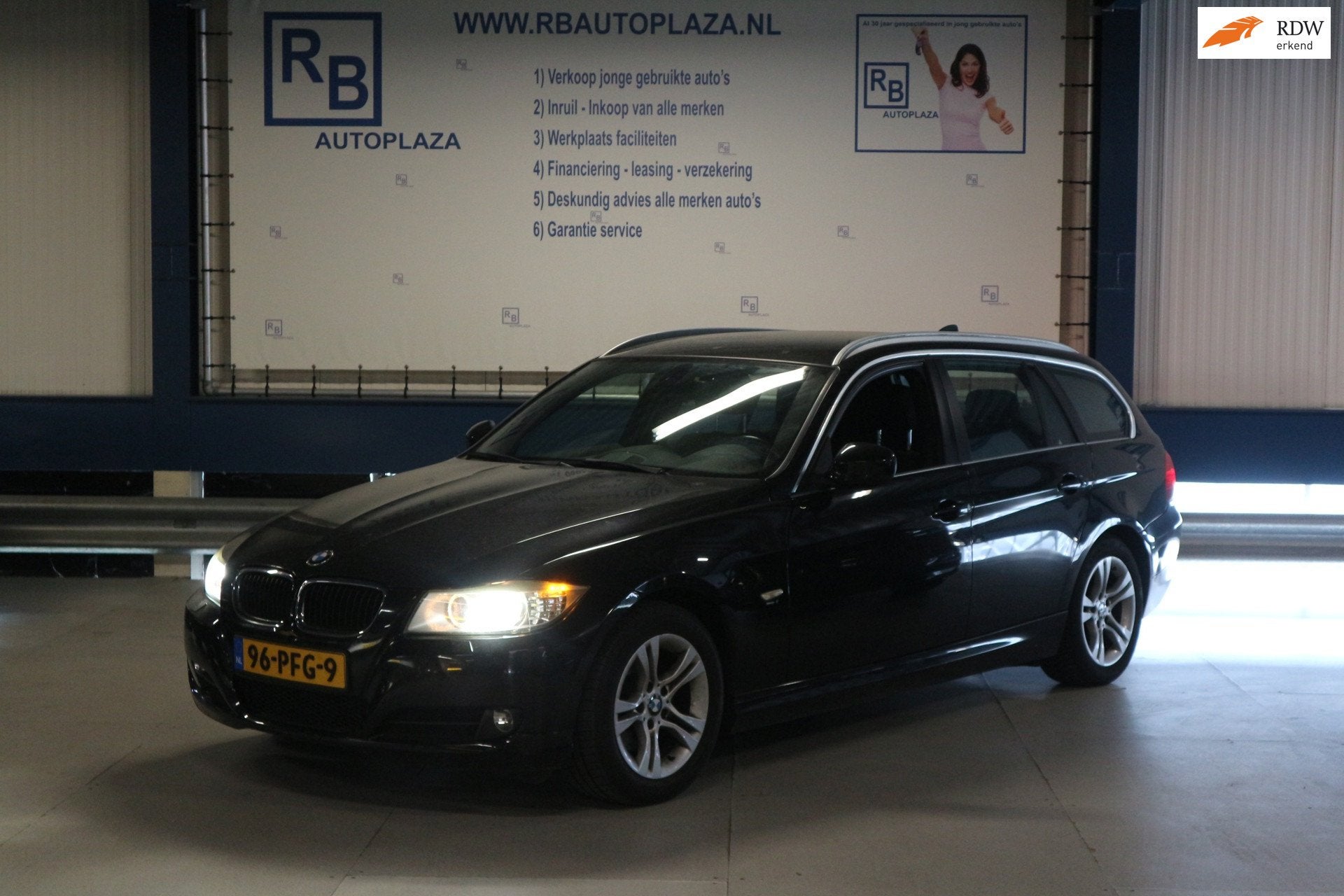 BMW 3-serie Touring 318i Business Line / NAP / * NIEUW MODEL, Auto's, Euro 5, Achterwielaandrijving, Zwart, Origineel Nederlands