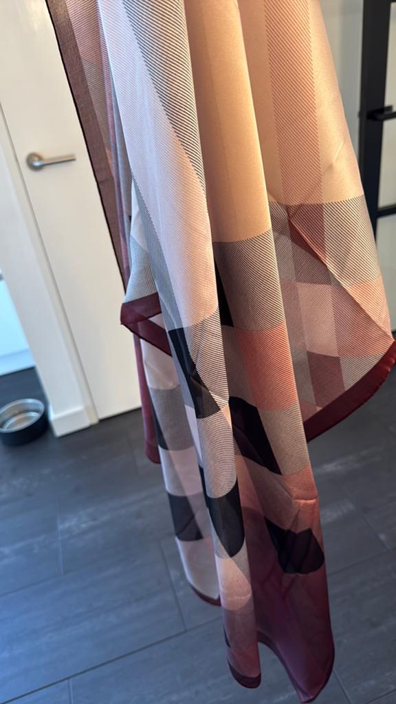 Burberry damesshawl/sjaal, Ophalen of Verzenden, Zo goed als nieuw, Sjaal