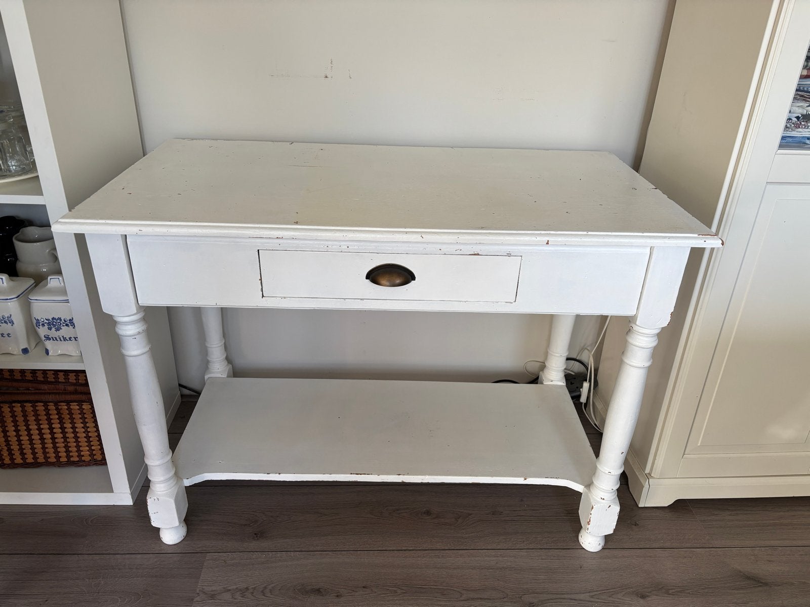 Brocante witte bijzettafel met lade, Ophalen, Gebruikt, 100 tot 150 cm, Rechthoekig