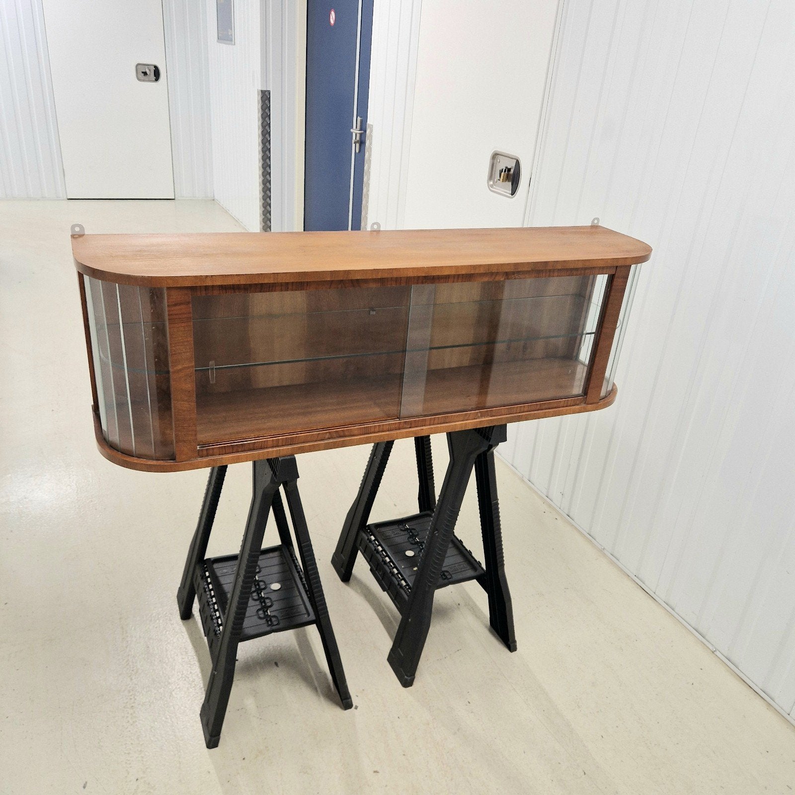 Hangende vitrinekast uit de jaren 60, Gebruikt, Ntp, Glas, Minder dan 100 cm