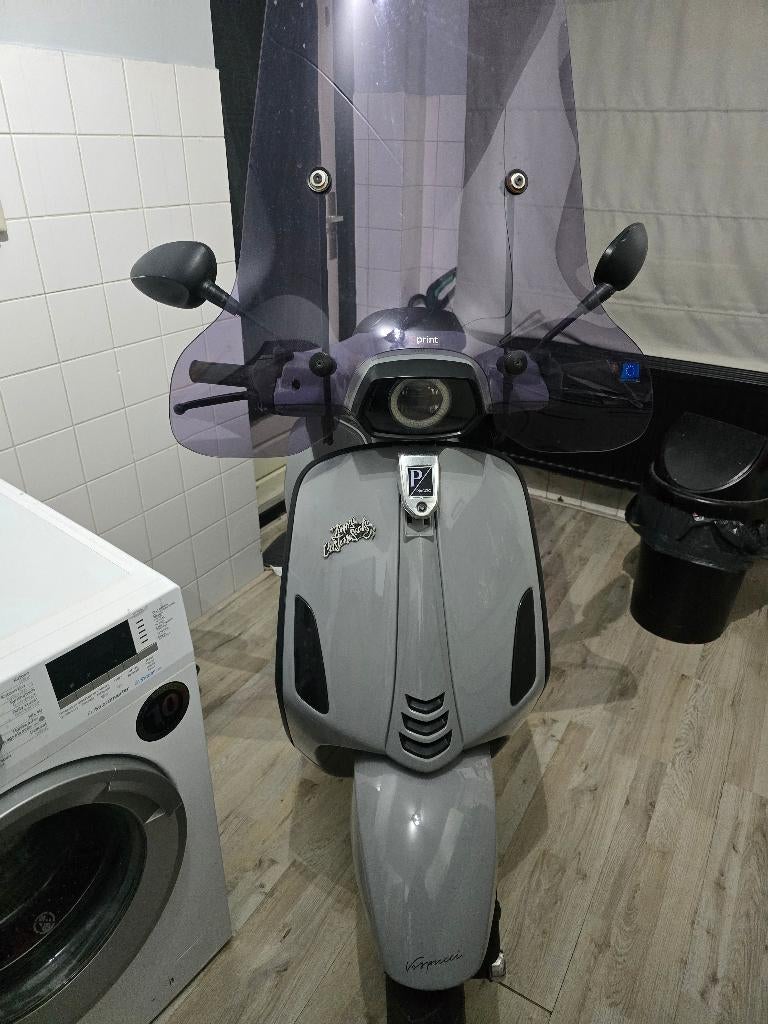 Vespa sprint, Fietsen en Brommers, Ophalen, Vespa S, Zo goed als nieuw, Benzine